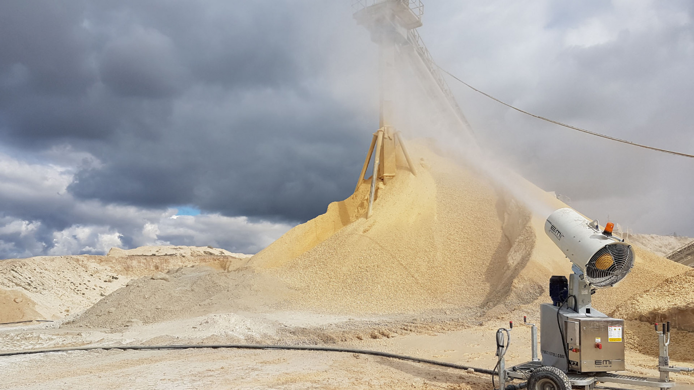 Dust Suppression with V7 dust control with water mist Dust Suppression with V7 dust control with water mist
